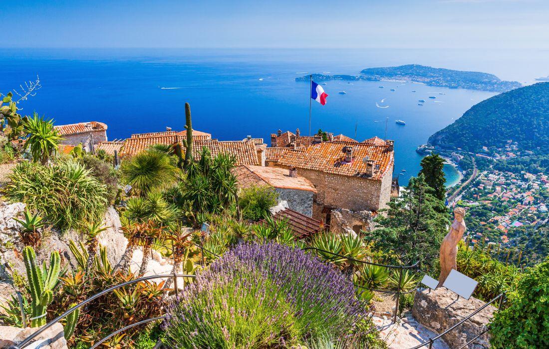 Destination monaco village perche 1